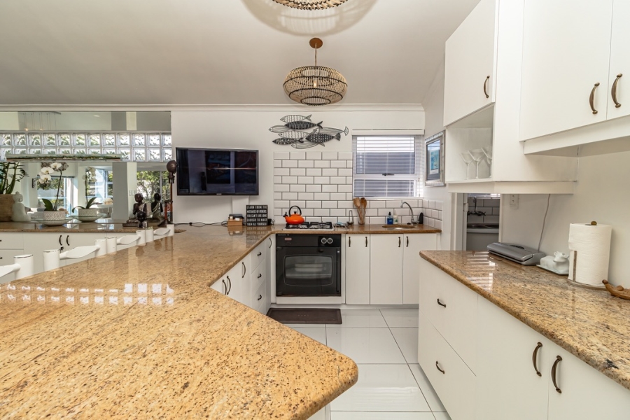 4 Bedroom Property for Sale in Grotto Bay Western Cape